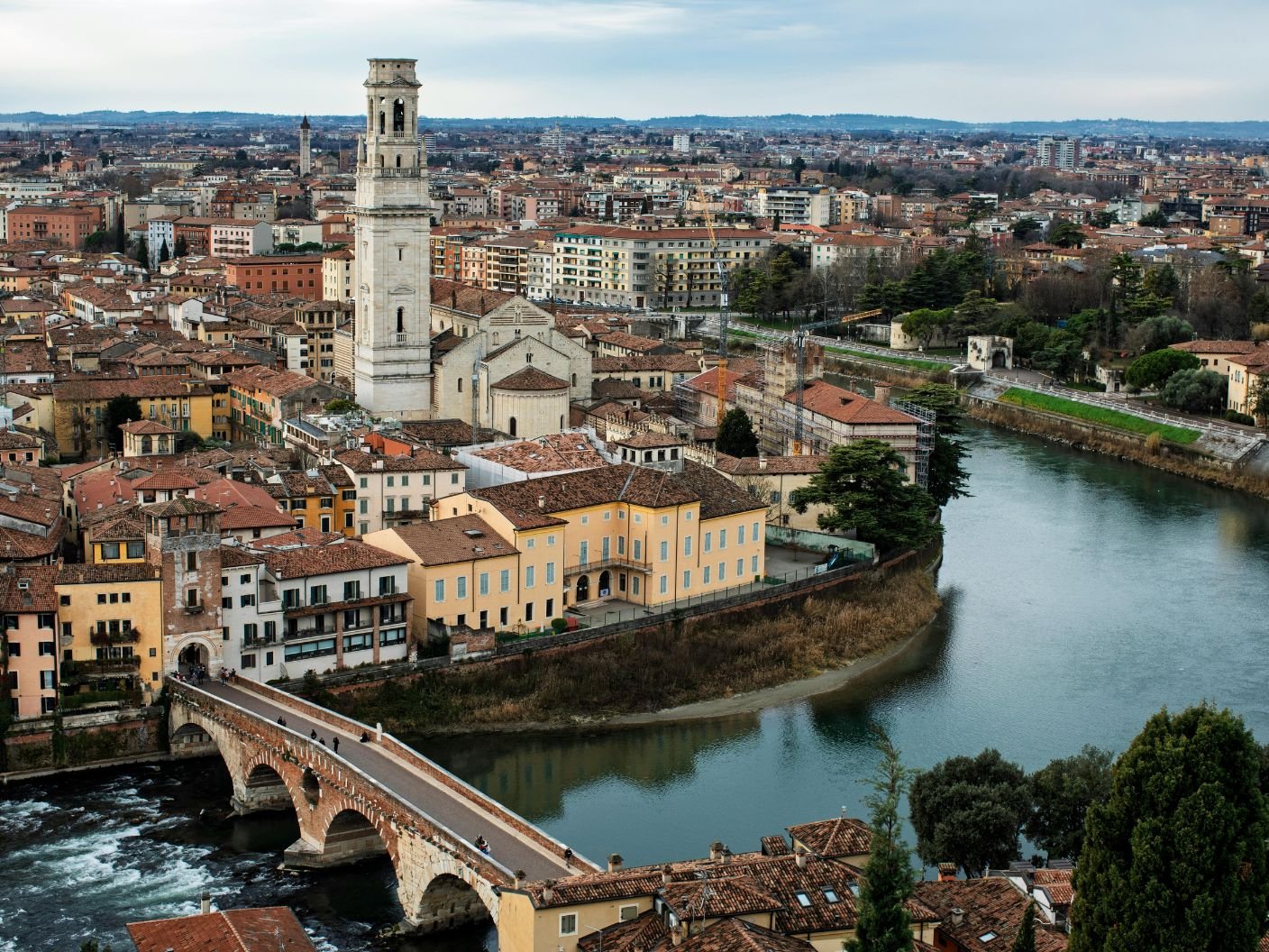 vista su ponte pietra dall'alto